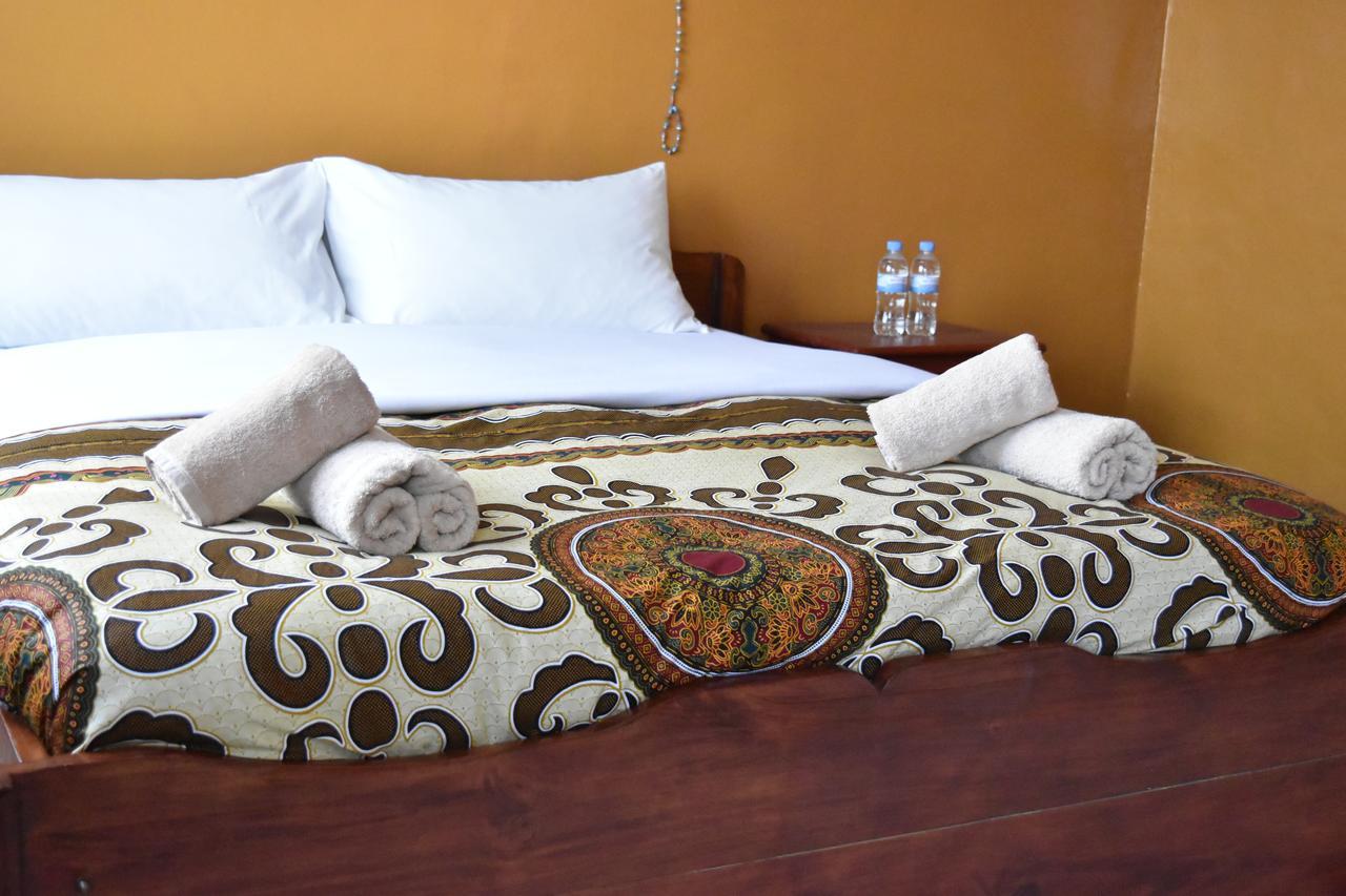 Amahoro Guest House Рухенгері Екстер'єр фото